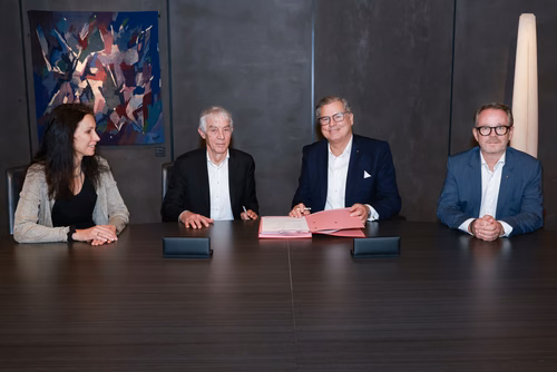 Gaznat and EPFL have just taken their long-standing partnership one step further. The energy company has already sponsored three EPFL research chairs and teamed up with the School on a strategic joint venture to establish a center of excellence in the capture, storage and use of CO2 for the production of synthesis gas. Yesterday the two organizations signed a new framework agreement that will involve issuing additional calls for