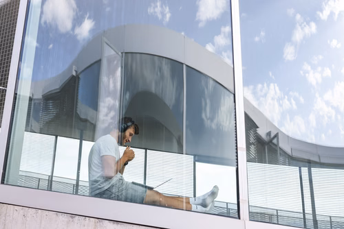 Etudiants en révision des examens sur le campus EPFL