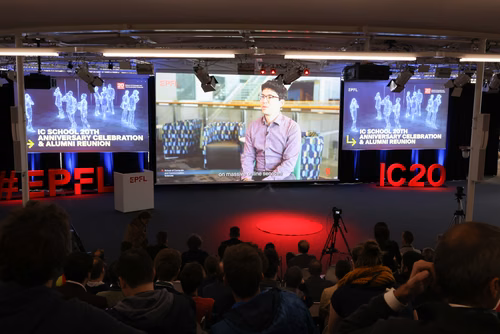 Cette année, la Faculté informatique et communications célèbre son 20e anniversaire, une étape importante dans un domaine qui s’est transformé au cours des deux dernières décennies. Durant cette période, des milliers d’étudiantes et étudiants en bachelor, en master et en doctorat ont obtenu leur diplôme, et ont ensuite contribuer à l’évolution de la branche, tant dans le milieu universitaire que dans le secteur privé.