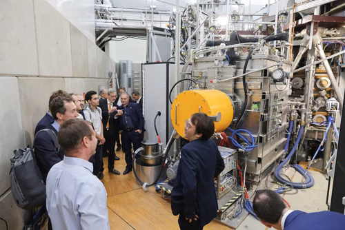 On September 21st, EPFL celebrate the 30th anniversary of its flagship experiment, the Tokamak à Configuration Variable (TCV). Operated by the Swiss Plasma Center as part of the EUROfusion Consortium, it is one of the key European facilities for the ITER project, which aims to demonstrate the scientific and technological feasibility of fusion as an energy source, and the development of DEMO, whose objective is to prove its commercial feasibility. The TCV Tokamak represents a major asset in the global effort