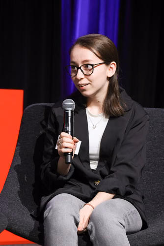 Bien que la représentation des étudiantes à l'EPFL ait progressé au cours des dix dernières années - atteignant désormais 30% -, de nombreux défis demeurent pour l'accès des filles et des femmes aux études et aux carrières scientifiques.