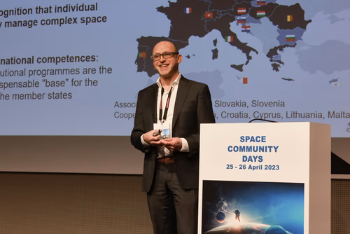 Challenges and opportunities in the space field. Practical and useful information for space industries and newcomers in the domain.