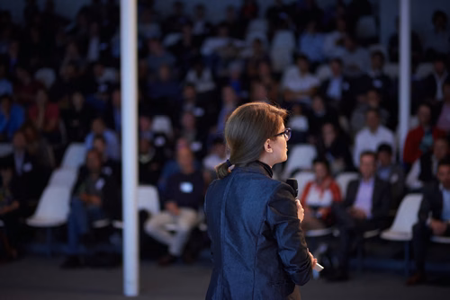 19 entrepreneurs ont “pitché” devant près de 300 personnes lors de la Startup Champions Seed Night coorganisée par l’EPFL Alumni et venturelab au Forum Rolex Learning Center. Daniel Yanisse (MT’12), CEO et co-fondateur de Checkr, était l’invité d’honneur de cette édition.