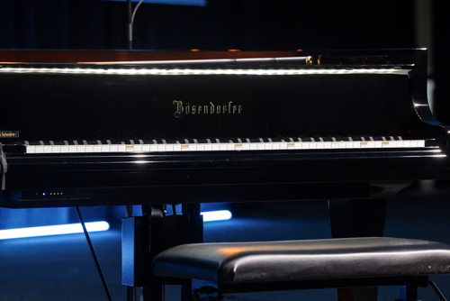 Dans le cadre de l’exposition Musica ex Machina, EPFL Pavilions présente un concert exceptionnel entre mathématiques, musique et pensée computationnelle, donné par le pianiste, compositeur et improvisateur américano-taïwanais Kit Armstrong.