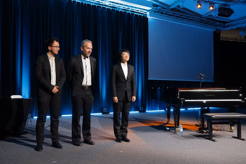 Dans le cadre de l’exposition Musica ex Machina, EPFL Pavilions présente un concert exceptionnel entre mathématiques, musique et pensée computationnelle, donné par le pianiste, compositeur et improvisateur américano-taïwanais Kit Armstrong.