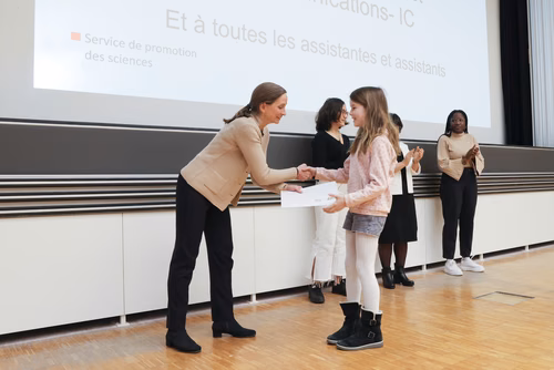 Journée à la découverte des Sciences Remise attestations "Internet & Code pour les filles" Service de la promotion des Sciences de l'EPFL 
