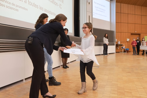 Journée à la découverte des Sciences Remise attestations "Internet & Code pour les filles" Service de la promotion des Sciences de l'EPFL 