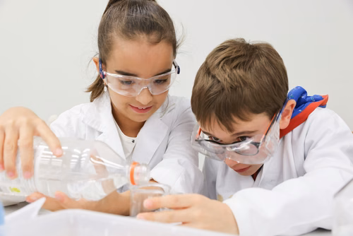 Ateliers scientifiques d’une heure pour les jeunes âgés de 7 à 13 ans proposés les 13 et 14 novembre 2021 à l’EPFL Valais Wallis