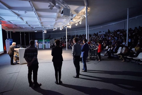 19 entrepreneurs ont “pitché” devant près de 300 personnes lors de la Startup Champions Seed Night coorganisée par l’EPFL Alumni et venturelab au Forum Rolex Learning Center. Daniel Yanisse (MT’12), CEO et co-fondateur de Checkr, était l’invité d’honneur de cette édition.