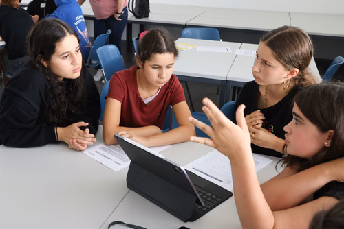 Le Meet up national annuel du Coding club des filles sur le campus de l’EPFL Service de promotion des sciences SPS 