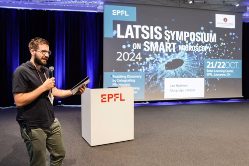 The theme of the conference is “Enabling Discovery by Integrating Microscopy, Machine Learning, and Automation”. The first of its kind in the field, it will bring together about 150 scientists from Europe and abroad working at the forefront of imaging, AI, and hardware development to re-imagine the microscope of the future.