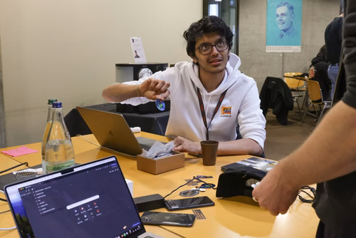 Capture The Flag (capture du drapeau) ou CTF est une compétition de cybersécurité dont le but est de faire de l’ingénierie inverse, de décrypter et de pirater des systèmes informatiques pour capturer des drapeaux et gagner des points pour son équipe. Final