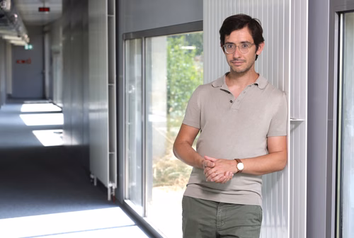 Le cœur de Davide Bavato a longtemps été tiraillé entre les mondes académique et entrepreneurial. Le meilleur enseignant de la section du management de la technologie et de l’entrepreneuriat de l’EPFL combine désormais les deux.
