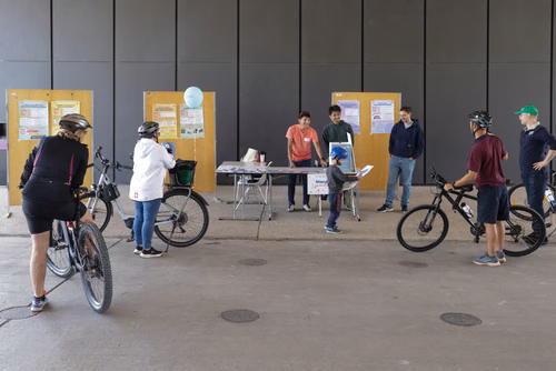 Cap sur l'Ouest, la fête du district de l’Ouest lausannois en mobilité douce, débarque à nouveau à l'EPFL avec une halte festive sur la place Cosandey !