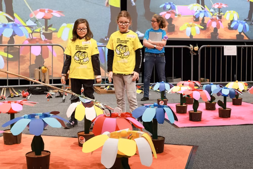 La 10ème édition du championnat de science par équipes, "Curieux et inventifs", permet à des jeunes filles et garçons de 8 à 15 ans de développer leur goût de la réflexion et de la recherche scientifique. Ils peuvent ainsi dévoiler leur inventivité dans une ambiance ludique et créative.