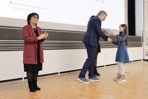 Remise attestations "Internet & Code pour les filles" Service de la promotion des Sciences de l'EPFL