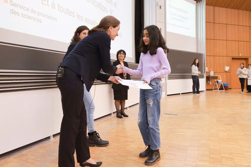 Journée à la découverte des Sciences Remise attestations "Internet & Code pour les filles" Service de la promotion des Sciences de l'EPFL 