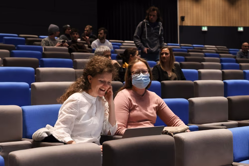 Tous les membres de la communauté EPFL, étudiant·e·s et collaborateur·trice·s de l’EPFL sont invité·e·s à l’édition 2022 de notre traditionnelle allocution de la Direction.