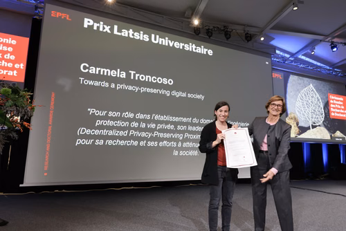 Cette cérémonie a pour objectif de remettre les Prix de la Recherche de l'EPFL aux lauréat·es et de féliciter toutes les doctorantes et doctorants qui ont terminé leur thèse avec succès cette année.