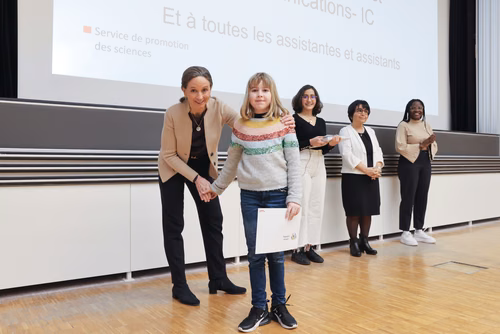 Journée à la découverte des Sciences Remise attestations "Internet & Code pour les filles" Service de la promotion des Sciences de l'EPFL 