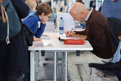 To celebrate 100 years of quantum science and technology, we invite you to discover the strange and fascinating world of quantum physics through hands-on activities, interactive demonstrations, workshops, and engaging talks.