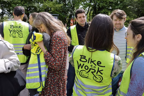 Bike to work is a team challenge that encourages the EPFL community to cycle to campus during May and June.