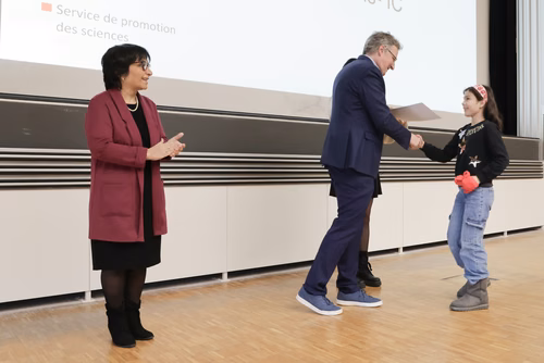 Remise attestations "Internet & Code pour les filles" Service de la promotion des Sciences de l'EPFL