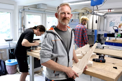 Over two decades ago, Stéphane Clerc started getting involved in the technical work behind some high-profile projects involving EPFL – including Alinghi and Solar Impulse. For the past six years, he’s been drawing on that experience as a coach at EPFL’s SKIL workshops.