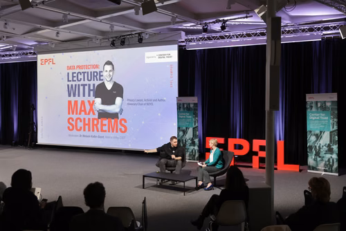 Max Schrems est une figure clé dans le domaine de la protection des données internationales, salué pour ses efforts juridiques novateurs visant à défendre les droits individuels en matière de données.