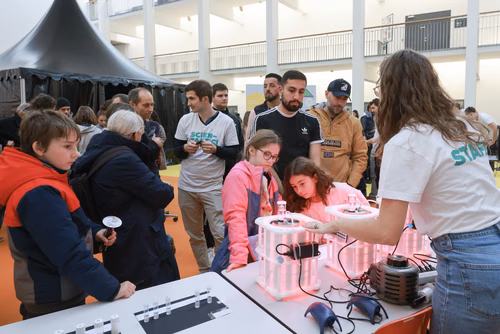 La lumière, voici la toute nouvelle thématique du festival Scientastic, le festival des sciences de l'EPFL Organisateur Service de promotion des sciences sps. 