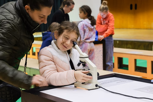 La découverte des sciences et des technologies au cœur du campus, pour les adultes et les enfants.