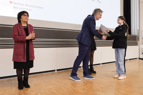 Remise attestations "Internet & Code pour les filles" Service de la promotion des Sciences de l'EPFL