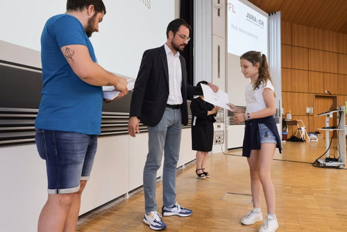 Remises des attestations pour les enfants du Jura 2023 En présence du Ministre de l’éducation du Canton du Jura, M. Martial Courtet Service de promotion des Sciences 