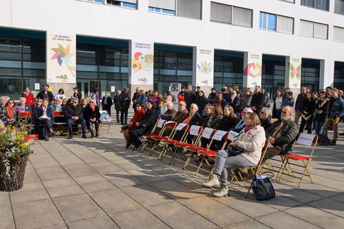 Le 8 mars 2022, à l’occasion de la Journée internationale des droits des femmes, l’EPFL a attribué des noms de femmes scientifiques ou ingénieures pionnières à différentes places, rues et chemins de son campus d’Ecublens.