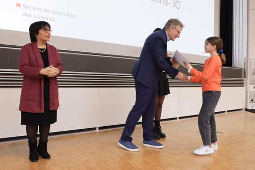 Remise attestations "Internet & Code pour les filles" Service de la promotion des Sciences de l'EPFL