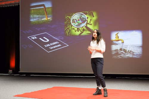 Pour sa quatrième édition, le concours Ma thèse en 180 secondes a couronné hier soir Alvaro Charlet, doctorant en science des matériaux. Il a expliqué aux 600 spectateurs du Forum Rolex comment les hydrogels qu’il fabrique et teste pourraient un jour remplacer des ligaments.