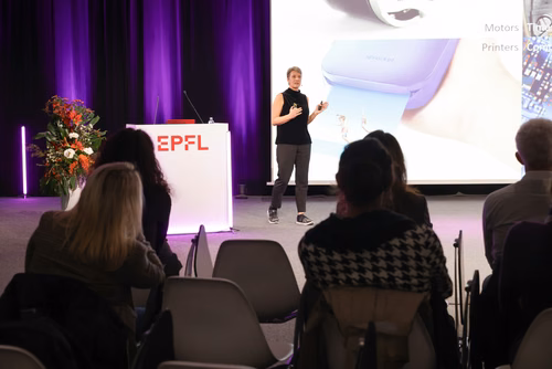 La fondation WISH de l’EPFL a choisi de décerner à la physicienne quantique Michelle Simmons le prix Erna Hamburger 2023 pour sa brillante carrière à la pointe de son domaine, ainsi que pour son engagement en faveur de la diversité et des MINT. Une cérémonie de remise de prix se tiendra aujourd'hui à l’EPFL.