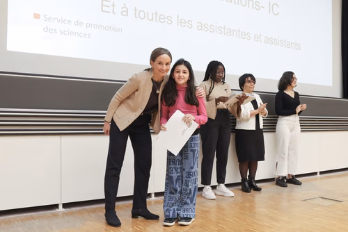 Journée à la découverte des Sciences Remise attestations "Internet & Code pour les filles" Service de la promotion des Sciences de l'EPFL 
