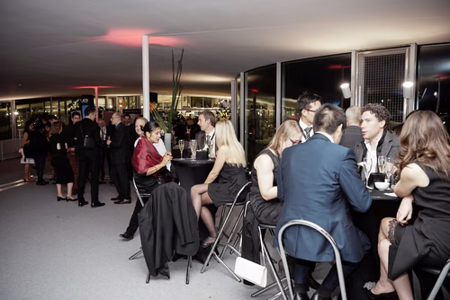 La première édition du gala EPFL Alumni a réuni près de 650 diplômé.es au Rolex Learning Center. Ils ont pu participer à une soirée festive et entendre le Prof. Patrick Aebischer – Président de l’EPFL jusqu’à fin 2016 – et le Prof. Martin Vetterli – Président de l’EPFL dès 2017 – échanger sur la transmission de Présidence.