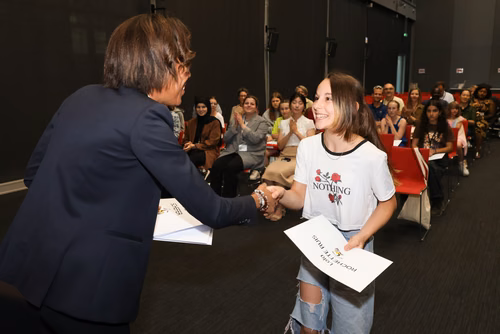 Remises des attestations pour les filles, Genève 2022