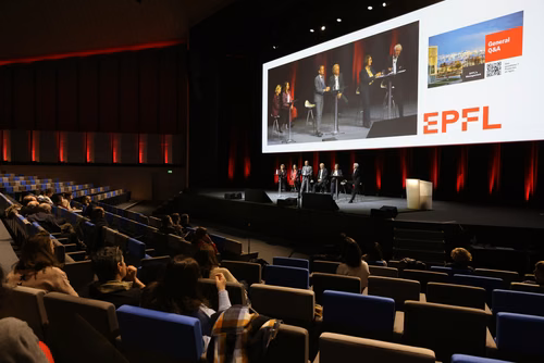 Tous les membres de la communauté EPFL, étudiant·e·s et collaborateur·trice·s de l’EPFL sont invité·e·s à l’édition 2022 de notre traditionnelle allocution de la Direction.