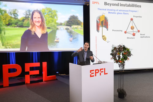 Cette cérémonie a pour objectif de remettre les Prix de la Recherche de l'EPFL aux lauréat·es et de féliciter toutes les doctorantes et doctorants qui ont terminé leur thèse avec succès cette année.