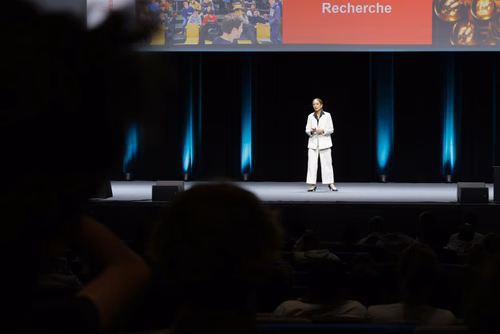 Un événement d’envergure pour préparer son avenir. Comme chaque année, l’EPFL, via son Service de promotion de l’éducation et en collaboration avec ses facultés, se réjouit d'accueillir les gymnasiennes et gymnasiens sur son campus. L’École propose de venir découvrir ses filières de formation, sa communauté estudiantine, son corps enseignant, ses équipes de recherche, les divers services dédiés aux étudiantes et étudiants débutant à l’EPFL, ainsi que les multiples associations chargées d’animer la vie socia