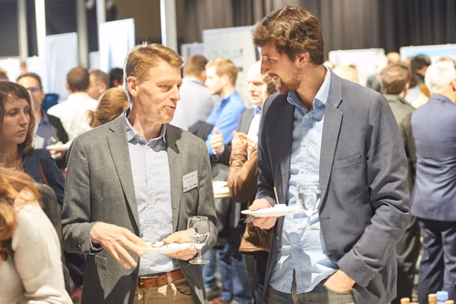 22 entrepreneurs ont participé au concours de “pitch” devant 400 personnes lors de la Startup Champions Seed Night coorganisée par l’EPFL Alumni et venturelab au Forum Rolex Learning Center. Tej Tadi (PhD SV’11), fondateur et CEO de MindMaze, était l’invité d’honneur de cette édition.