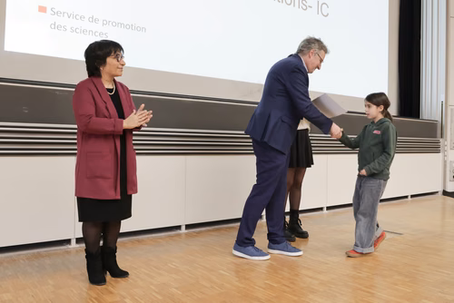 Remise attestations "Internet & Code pour les filles" Service de la promotion des Sciences de l'EPFL
