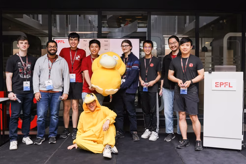 Capture The Flag (capture du drapeau) ou CTF est une compétition de cybersécurité dont le but est de faire de l’ingénierie inverse, de décrypter et de pirater des systèmes informatiques pour capturer des drapeaux et gagner des points pour son équipe. Cérémonie des prix