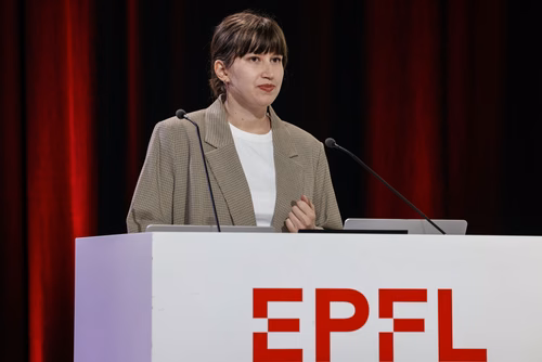 La Fondation WISH de l’EPFL remet cette année son prix Erna Hamburger à la chimiste Rosa Menéndez López pour ses contributions dans les domaines de la science, de l’ingénierie et de la société.