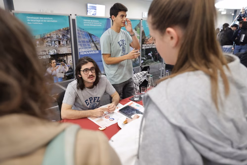 Un événement d’envergure pour préparer son avenir. Comme chaque année, l’EPFL, via son Service de promotion de l’éducation et en collaboration avec ses facultés, se réjouit d'accueillir les gymnasiennes et gymnasiens sur son campus. L’École propose de venir découvrir ses filières de formation, sa communauté estudiantine, son corps enseignant, ses équipes de recherche, les divers services dédiés aux étudiantes et étudiants débutant à l’EPFL, ainsi que les multiples associations chargées d’animer la vie socia