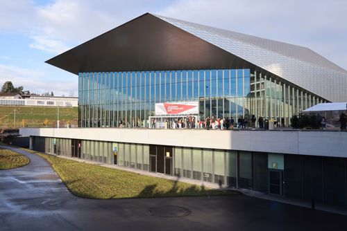 Un événement d’envergure pour préparer son avenir. Comme chaque année, l’EPFL, via son Service de promotion de l’éducation et en collaboration avec ses facultés, se réjouit d'accueillir les gymnasiennes et gymnasiens sur son campus. L’École propose de venir découvrir ses filières de formation, sa communauté estudiantine, son corps enseignant, ses équipes de recherche, les divers services dédiés aux étudiantes et étudiants débutant à l’EPFL, ainsi que les multiples associations chargées d’animer la vie socia