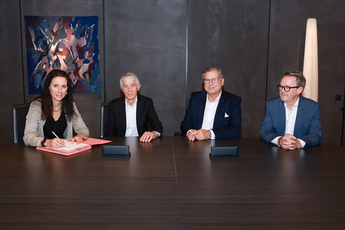 Gaznat and EPFL have just taken their long-standing partnership one step further. The energy company has already sponsored three EPFL research chairs and teamed up with the School on a strategic joint venture to establish a center of excellence in the capture, storage and use of CO2 for the production of synthesis gas. Yesterday the two organizations signed a new framework agreement that will involve issuing additional calls for